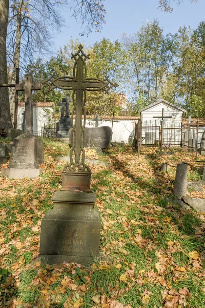 Заброшенное кладбище — стоковое фото