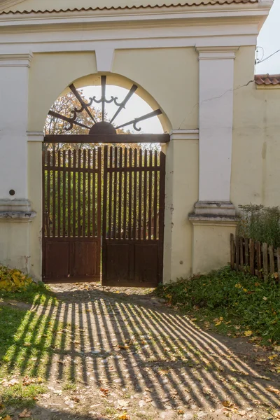 Cancelli al cimitero — Foto Stock