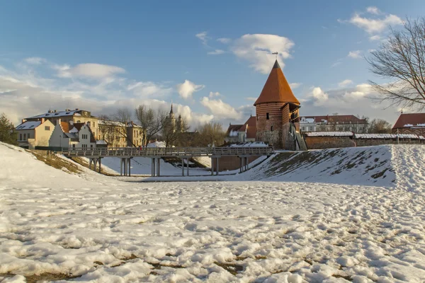 Старый замок зимой — стоковое фото