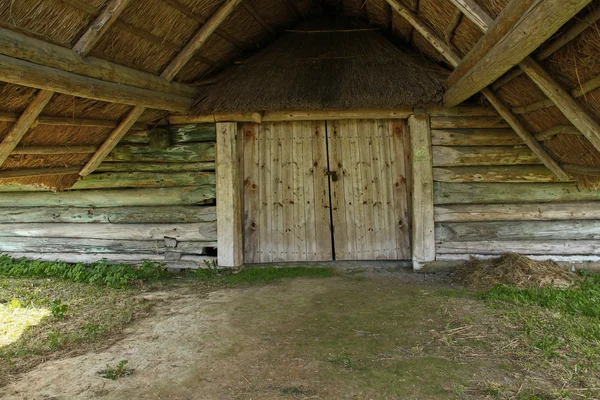 Lithuanian rural old building yard — Stock Photo, Image