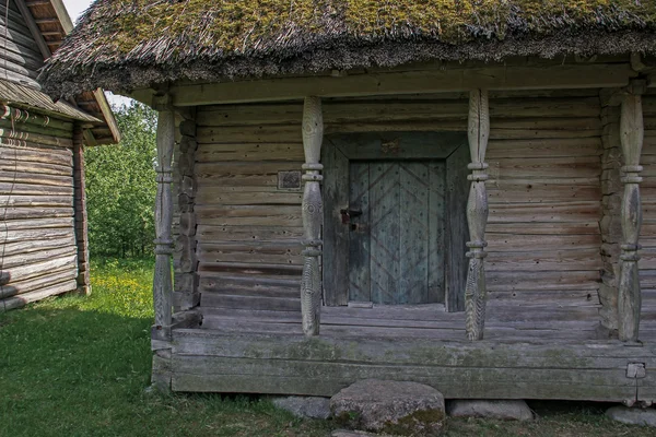 Frammento di vecchia casa in legno — Foto Stock