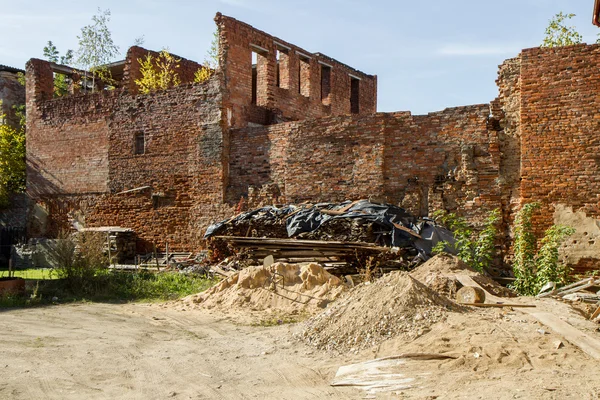 被摧毁和废弃的房子 — 图库照片