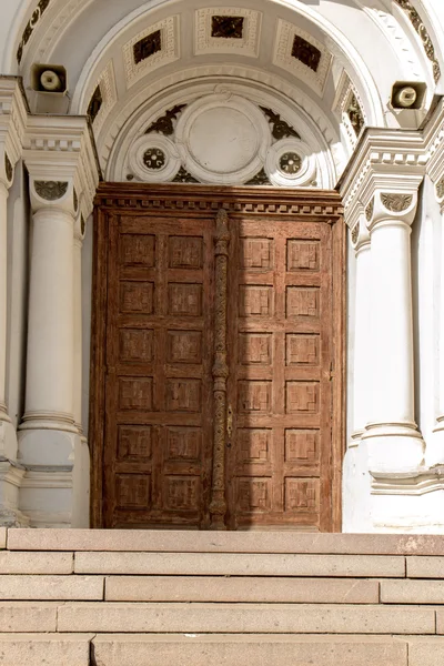 Двери церкви — стоковое фото