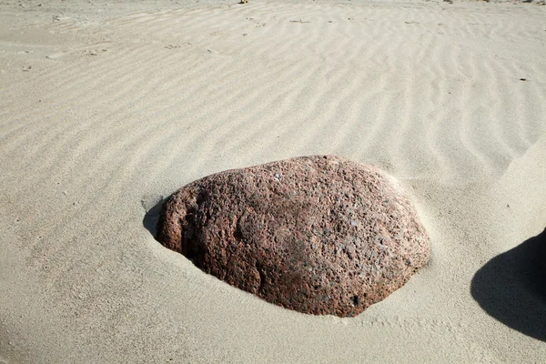 Stein im Strand — Stockfoto