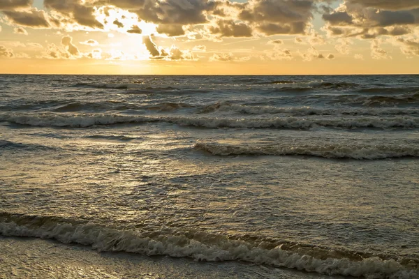 Солнечный вечер у Балтийского моря — стоковое фото