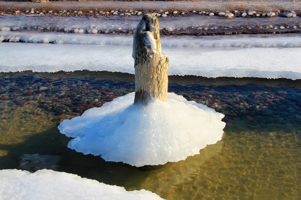 Eis im Wasser — Stockfoto