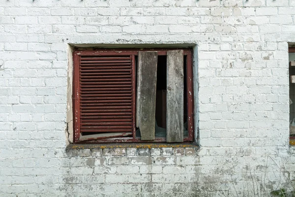 Fenster aufgebrochen — Stockfoto