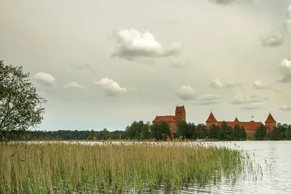 Lago y castillo — Foto de Stock