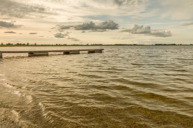 Küçük gölde köprü