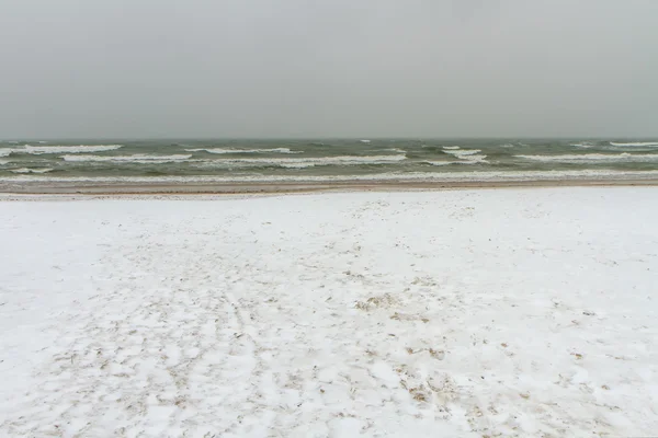 Nieve blanca en la costa —  Fotos de Stock