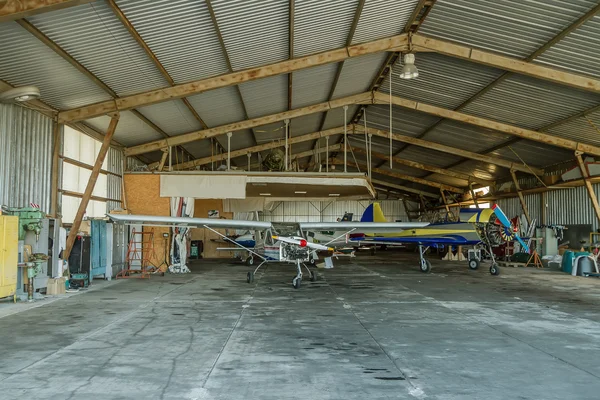 Airport hangar — Stock Photo, Image