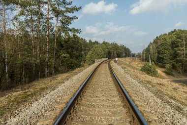 Yaz aylarında demir raylar