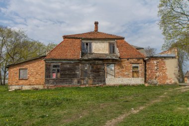harap ve terk edilmiş eski konak bina