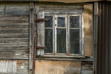 Eski Konak penceresinde