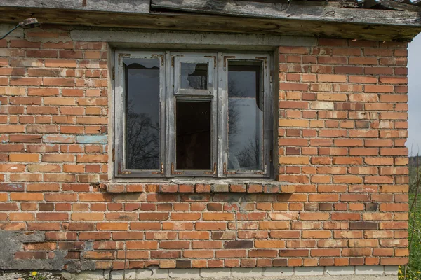 Fenster in altem Herrenhaus — Stockfoto