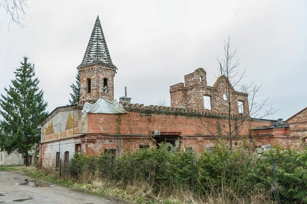 Bâtiment avec une tour — Photo