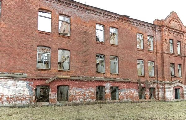 Εγκαταλειμμένο παλιό κτίριο — Φωτογραφία Αρχείου