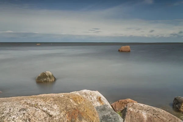 Stenen in kust — Stockfoto