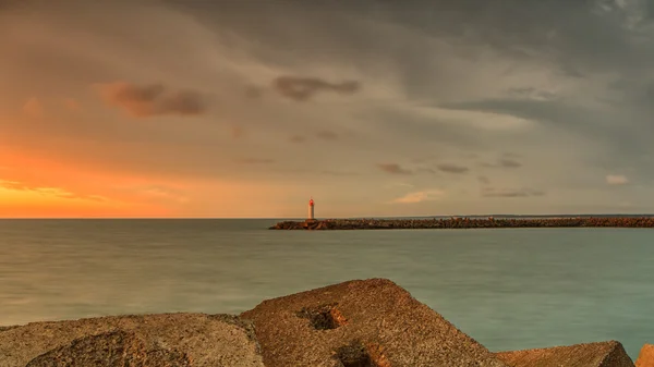 Vuurtoren bij zonsondergang — Stockfoto