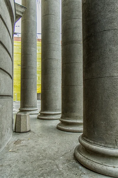 Vecchie colonne dell'edificio — Foto Stock