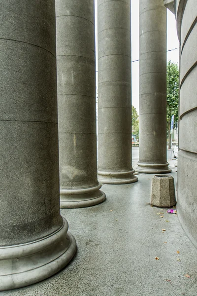 Grandi vecchie colonne — Foto Stock