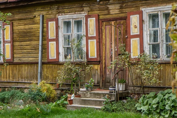 Bauernhaus im Hof — Stockfoto