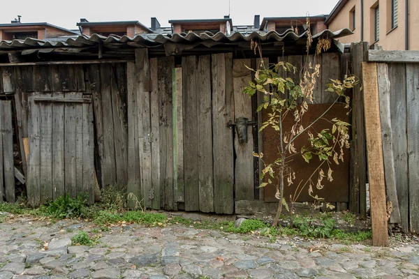 Vieille porte d'entrepôts en bois — Photo