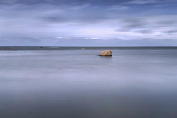 Stein im Meer — Stockfoto