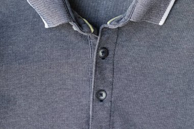 Jersey pamuk yakalı ve düğme desenli tişört. Gri tekstil polo arka planı