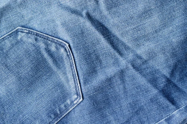 Blauwe jeans stof textuur. Distress denim met achterzak achtergrond — Stockfoto