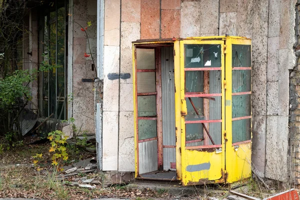 Cabine Telefônica Amarela Velha Cidade Pripyat Zona Exclusão Chernobyl Ucrânia — Fotografia de Stock