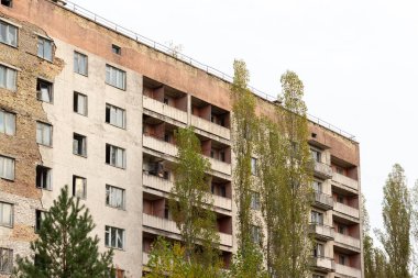 Pripyat, Çernobil Yasak Bölge, Ukrayna 'daki terk edilmiş eski bina