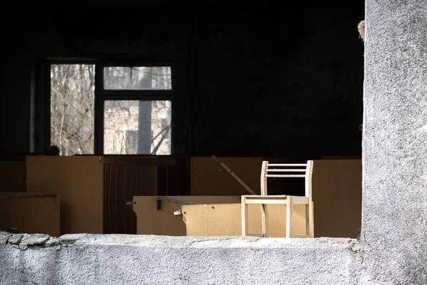 Cadeira Madeira Pequena Janela Jardim Infância Abandonado Cidade Fantasma Pripyat — Fotografia de Stock