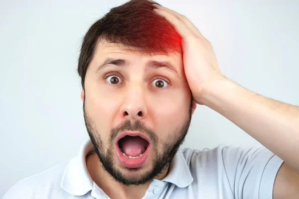 Hombre Barbudo Sorprendido Con Los Ojos Boca Bien Abiertos Sosteniendo — Foto de Stock