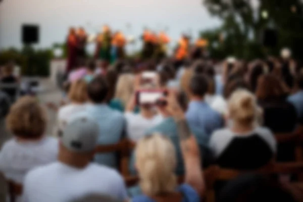 Lidé Dívají Koncert Klasické Hudby Rozmazané Mladé Dospělé Ženy Muži — Stock fotografie