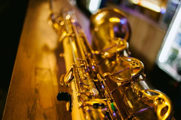 Zamknij Zdjęcie Błyszczącego Złotego Saksofonu Klasyczny Saksofon Złoty Saksofon Sopranowy — Zdjęcie stockowe