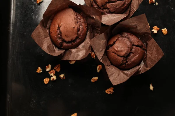 Cake Van Chocolade Fondant Cake Chocolade Muffins Met Walnoten Rozijnen Stockfoto