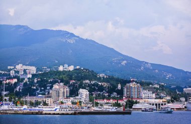 Yat limanında tekne. Yalta şehri. Ukrayna. Kırım. 