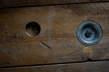 Doğal Ahşap Doku Arkaplanı. Badem Ağacı Tahıllı Doku. Karanlık Ahşap Arkaplan. Eski çizik ahşap meşe tahtası, çatlaklar, klasik arka plan. Eski kazı tahta duvar dokusu arkaplanı