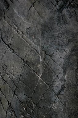 Koyu grunge duvar dokusu. Eskimiş eski duvar dokusu arka planı. Retro Vintage Duvar Kağıdı. Peel Grey Stucco desenli eski tuğla duvar. duvar dokusu koyu gri grunge arkaplan.