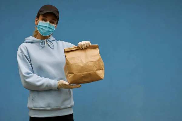 Girl Courier Medical Mask Medical Gloves Blue Background Delivery Service — Stock Photo, Image