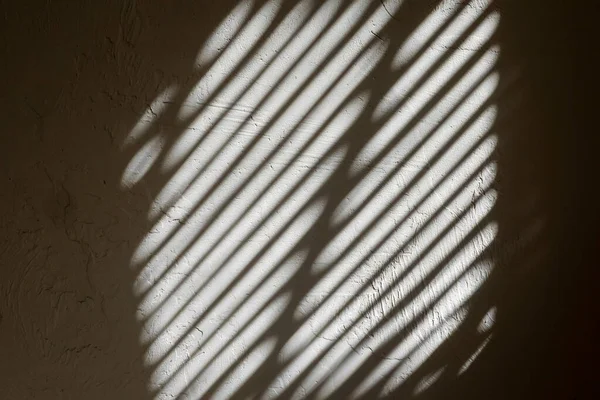 Ombre Des Stores Sur Mur Avec Plâtre Minces Lignes Lumière — Photo