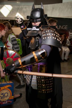 Kiev, Ukrayna - 20 Mayıs 2018: Comic Con, Ukrayna 'nın Kiev kentinde düzenlenen yıllık inek kültürü festivali. Kostümlü oyuncular. Marvel, DC Universe, bilgisayar oyunlarındaki karakterlerin kostümleri.