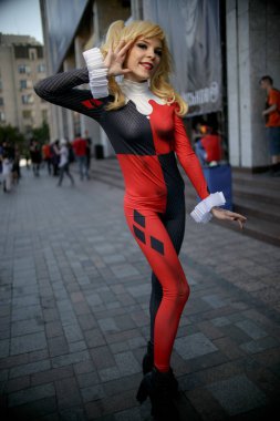 Kiev, Ukrayna - 1 Haziran 2019: Kiev Comic Con, Ukrayna 'da her yıl düzenlenen bir fandom festivali. Çizgi roman festivali. Cosplayers favori süper kahramanları gibi giyinmiş. Marvel Cosplay, Avengers, Mortal Kombat, DC
