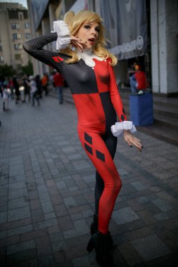 Kiev, Ukrayna - 1 Haziran 2019: Kiev Comic Con, Ukrayna 'da her yıl düzenlenen bir fandom festivali. Çizgi roman festivali. Cosplayers favori süper kahramanları gibi giyinmiş. Marvel Cosplay, Avengers, Mortal Kombat, DC