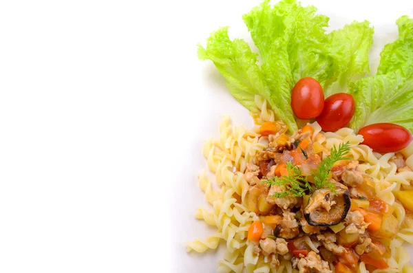 Pasta with meat, tomato sauce and vegetables — Stock Photo, Image