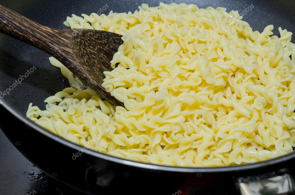 macaroni in een pot koken — stockfoto © aedkadps #67347593
