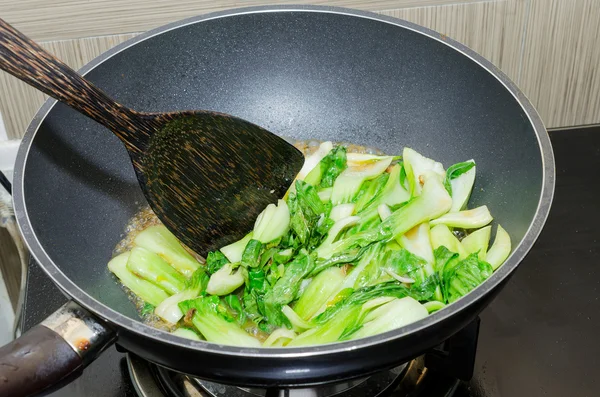 Remover las verduras fritas — Foto de Stock