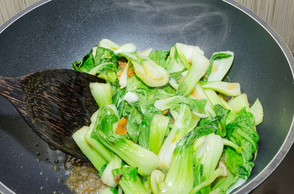 Remover las verduras fritas — Foto de Stock