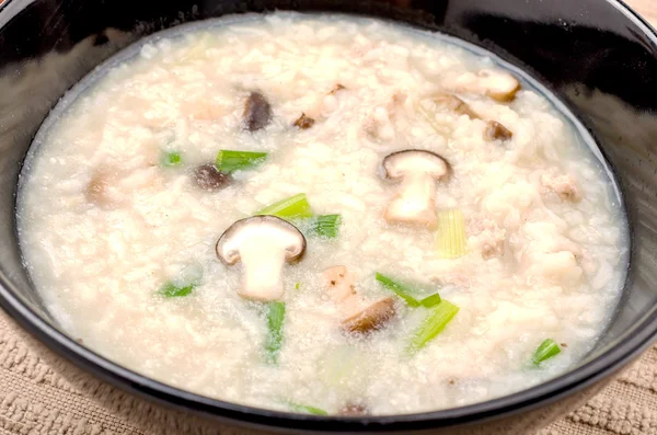 Haşlanmış pirinç domuz eti veya lapa 